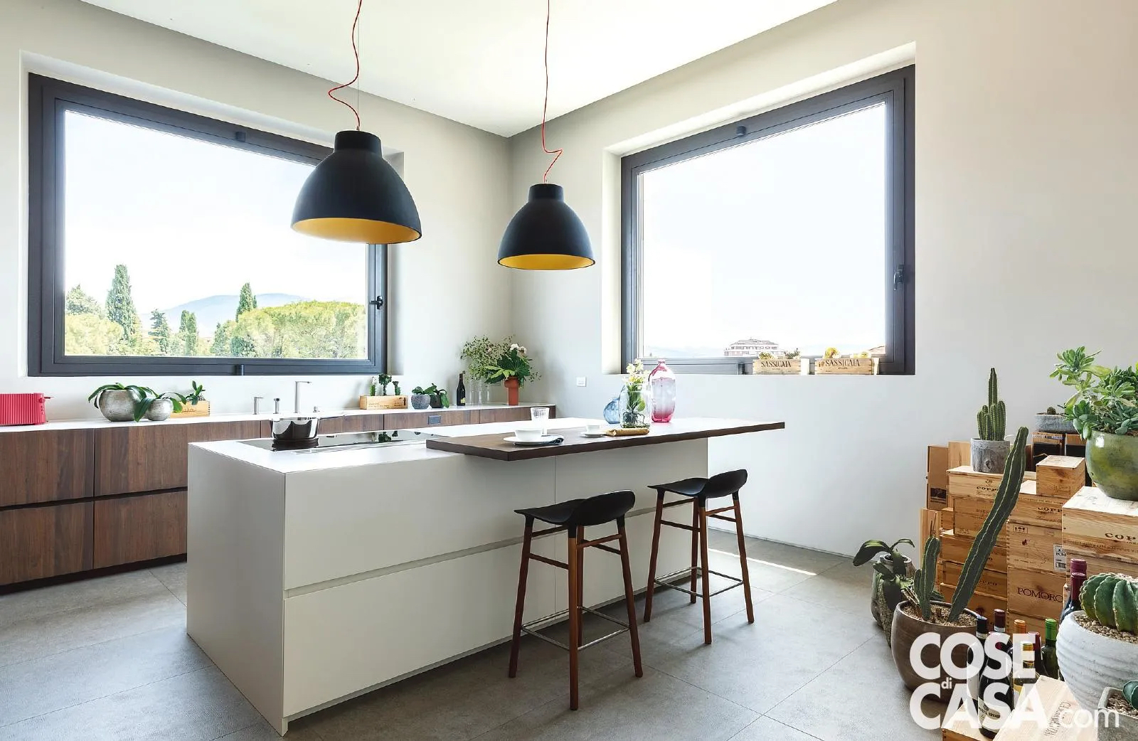 Cucina bicolore bianca e legno