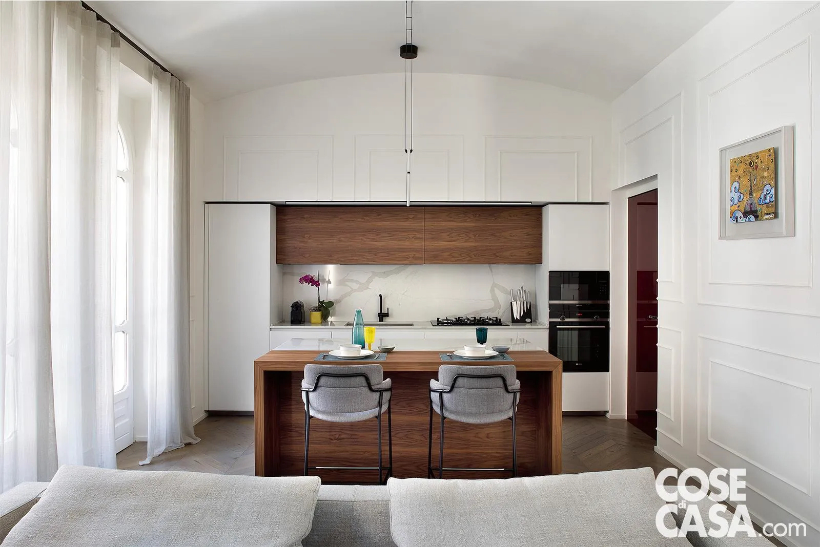 Cucina bicolore bianca e legno