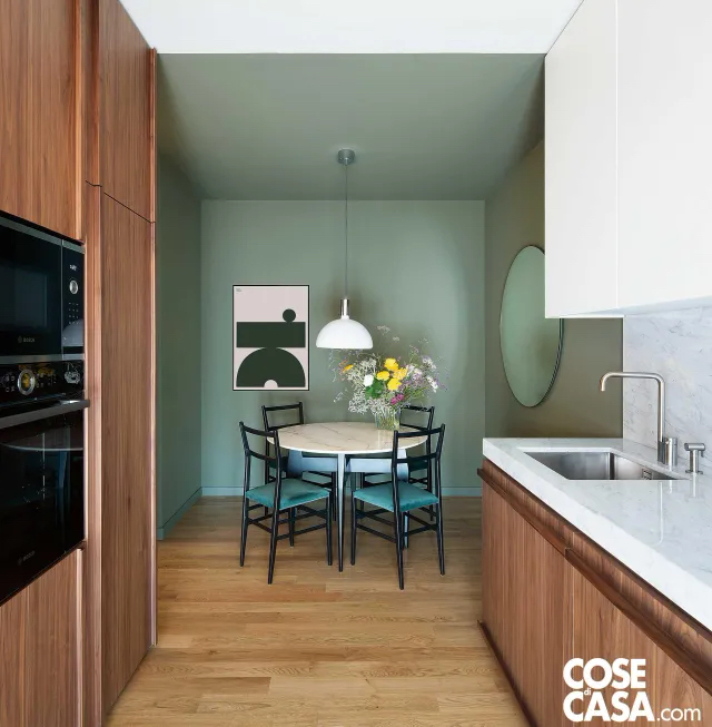 Cucina bicolore bianca e legno