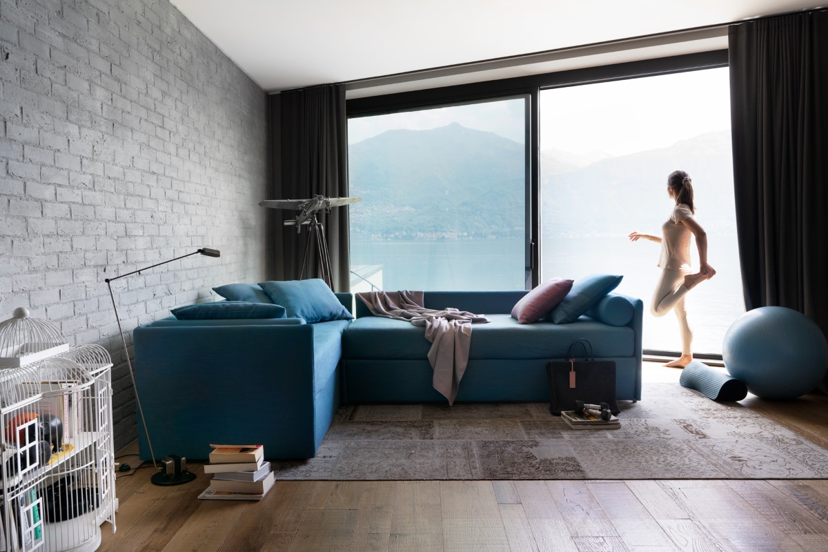 Noctis propone soluzioni versatili come i “letto-divani”. Un esempio è il modello Space, che può essere personalizzato con diverse configurazioni, inclusa la versione con chaise-longue . Dimensioni 80x190 cm. Prezzo 3.060 euro. www.noctis.it Noctis propone soluzioni versatili come i “letto-divani”. Un esempio è il modello Space, che può essere personalizzato con diverse configurazioni, inclusa la versione con chaise-longue . Dimensioni 80x190 cm. Prezzo 3.060 euro. www.noctis.it