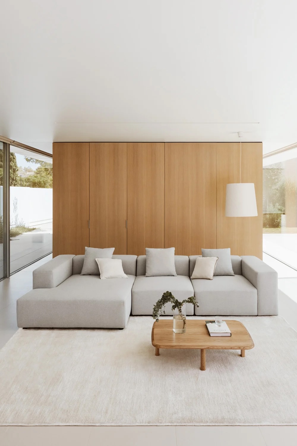 Il divano modulare Bruna di Sklum, composto da quattro pezzi con bracciolo alto e pouf, è disponibile in diversi colori. Questo divano minimalista è ideale per completare ogni soggiorno con un tocco di carattere: il rivestimento in poliestere offre un’estetica contemporanea che si adatta a tutti gli stili d'interno. Dimensioni L335 x P158 x H65 cm. Il divano modulare con chaise-longue a sinistra, tre pezzi con bracciolo alto costa 1.129,95 euro. www.sklum.com Il divano modulare Bruna di Sklum, composto da quattro pezzi con bracciolo alto e pouf, è disponibile in diversi colori. Questo divano minimalista è ideale per completare ogni soggiorno con un tocco di carattere: il rivestimento in poliestere offre un’estetica contemporanea che si adatta a tutti gli stili d'interno. Dimensioni L335 x P158 x H65 cm. Il divano modulare con chaise-longue a sinistra, tre pezzi con bracciolo alto costa 1.129,95 euro. www.sklum.com