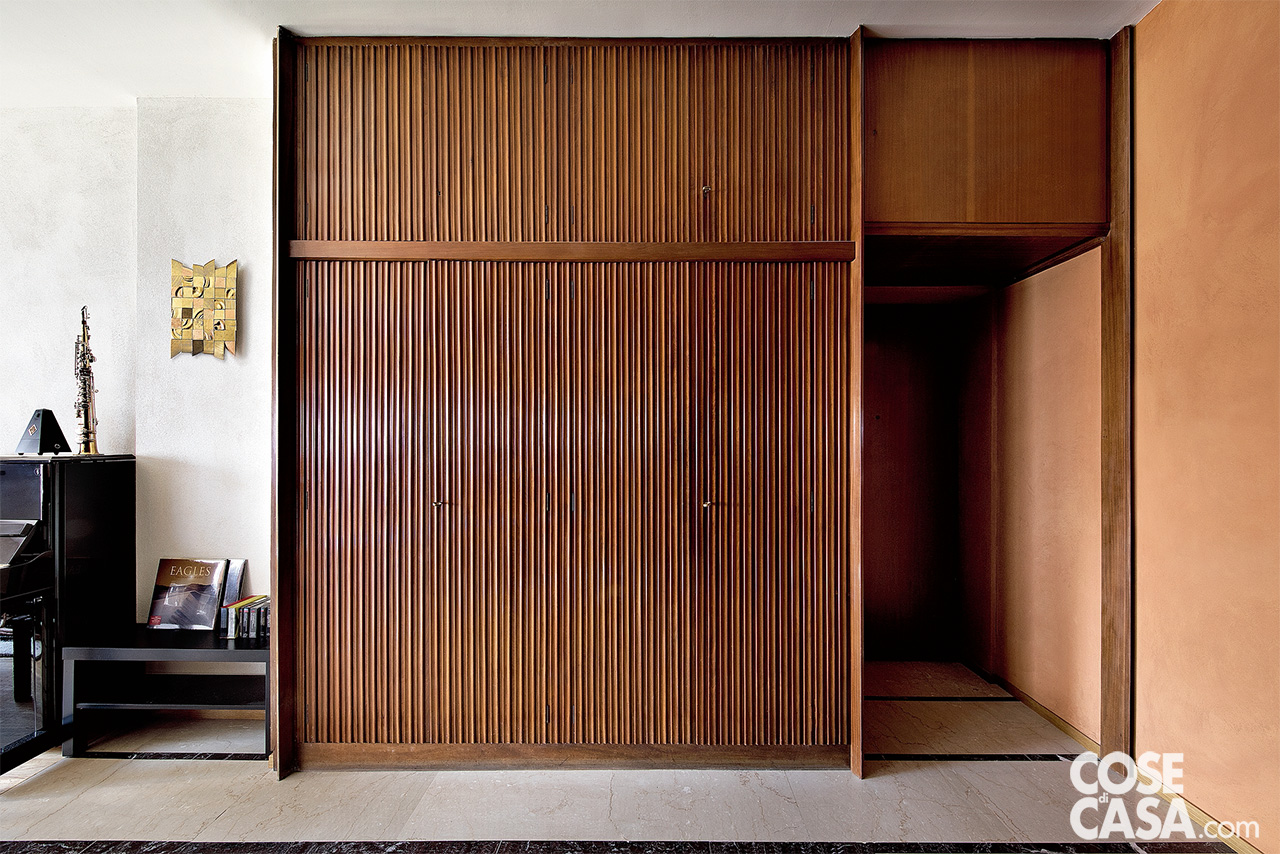 armadio guardaroba a parete