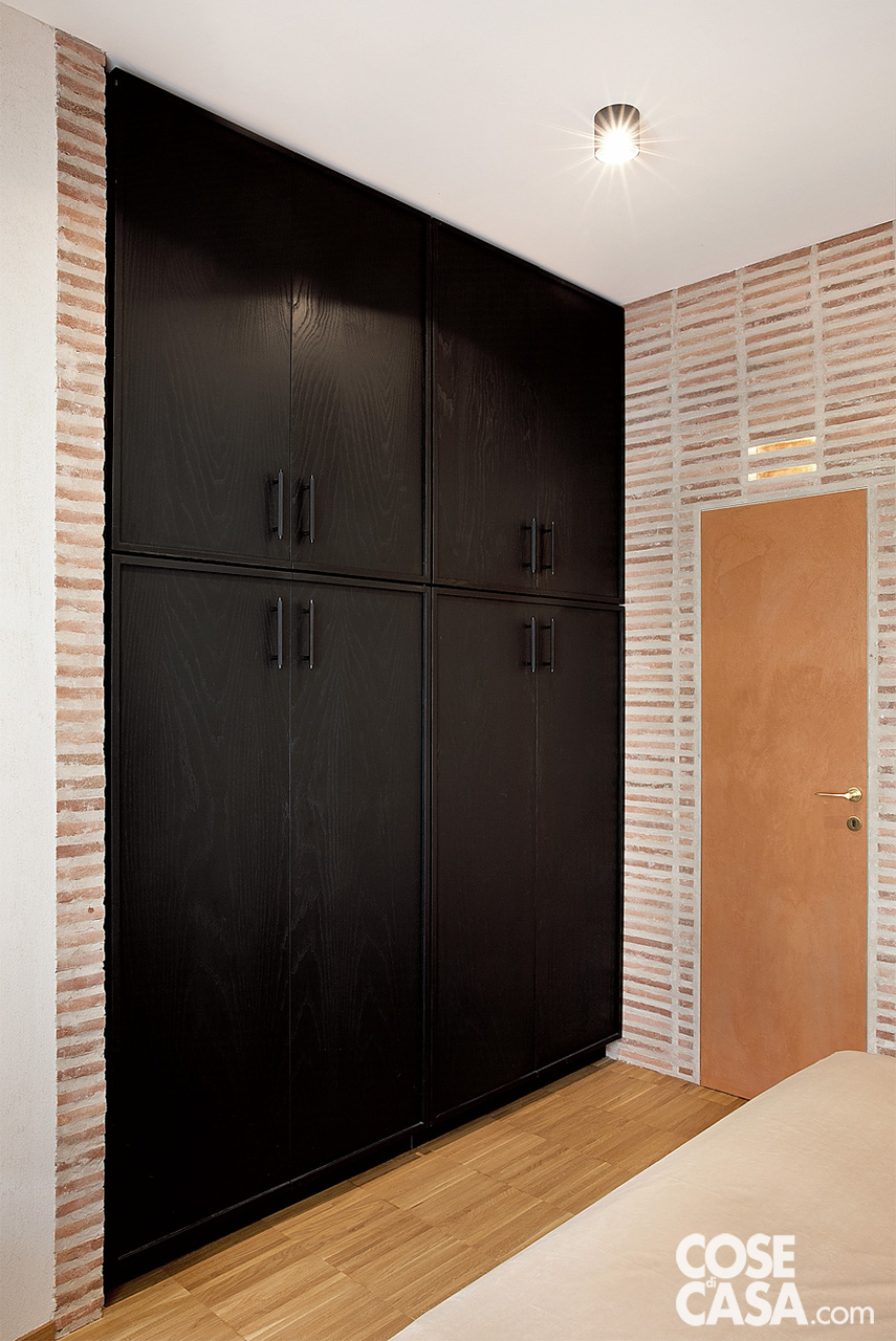 armadio nero camera da letto