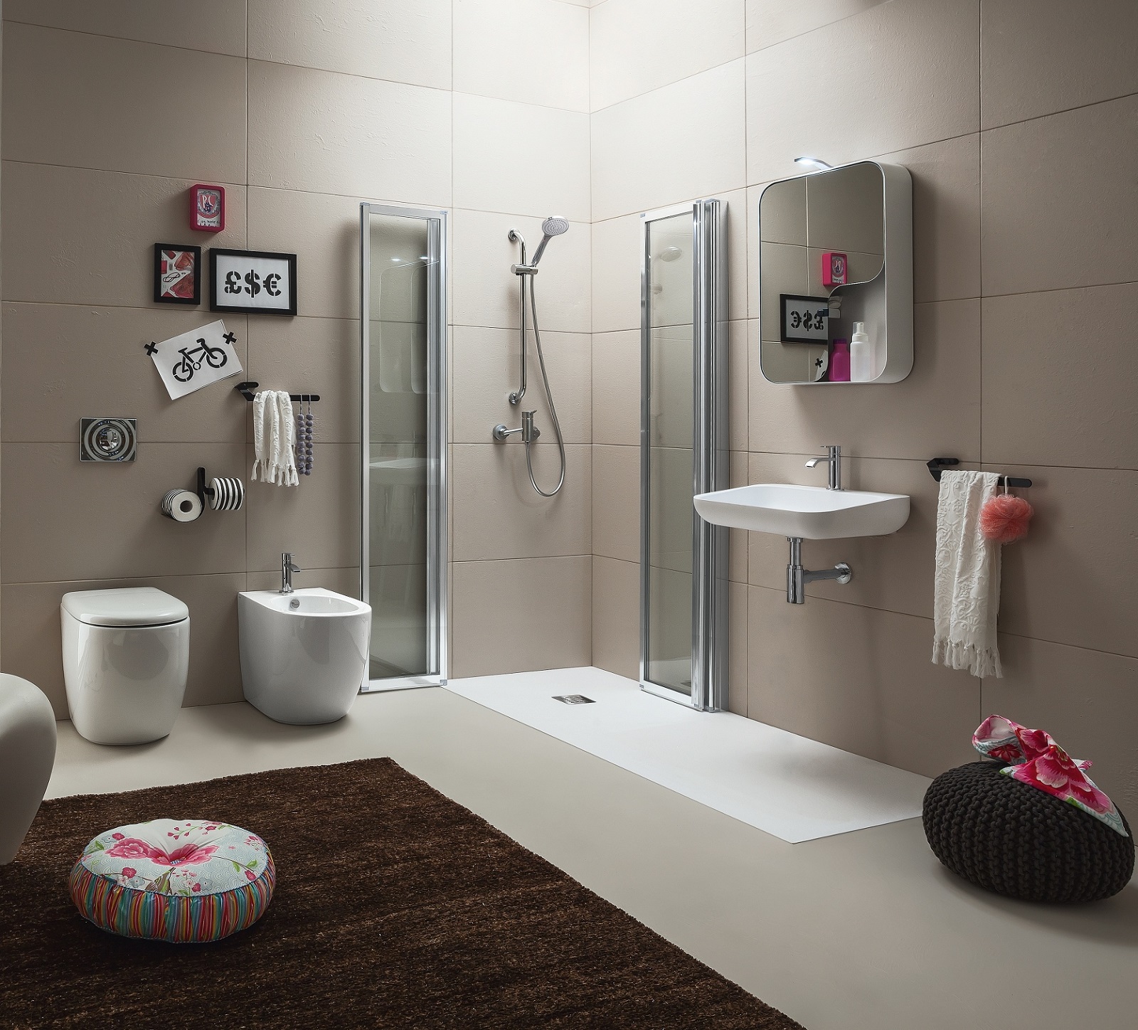 Ha un sistema di apertura totale sia verso l’interno sia verso l’esterno il box doccia Time di Arblu. Le ante, piegandosi su sé stesse, si aprono con un solo gesto raccogliendosi a muro. Il telaio in alluminio è alto 190 cm. La chiusura è magnetica. Prezzo, Iva esclusa, del modello in foto con profili in alluminio in argento semilucido, vetro temperato con spessore 3 mm in finitura trasparente e ante pieghevoli da 90 x 90 cm, 735 euro. È disponibile anche una versione con anta divisa in due parti pensata per persone con disabilità. www.arblu.it Ha un sistema di apertura totale sia verso l’interno sia verso l’esterno il box doccia Time di Arblu. Le ante, piegandosi su sé stesse, si aprono con un solo gesto raccogliendosi a muro. Il telaio in alluminio è alto 190 cm. La chiusura è magnetica. Prezzo, Iva esclusa, del modello in foto con profili in alluminio in argento semilucido, vetro temperato con spessore 3 mm in finitura trasparente e ante pieghevoli da 90 x 90 cm, 735 euro. È disponibile anche una versione con anta divisa in due parti pensata per persone con disabilità. www.arblu.it