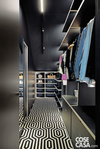 cabina armadio nera e moquette con motivi optical cabina armadio nera e moquette con motivi optical