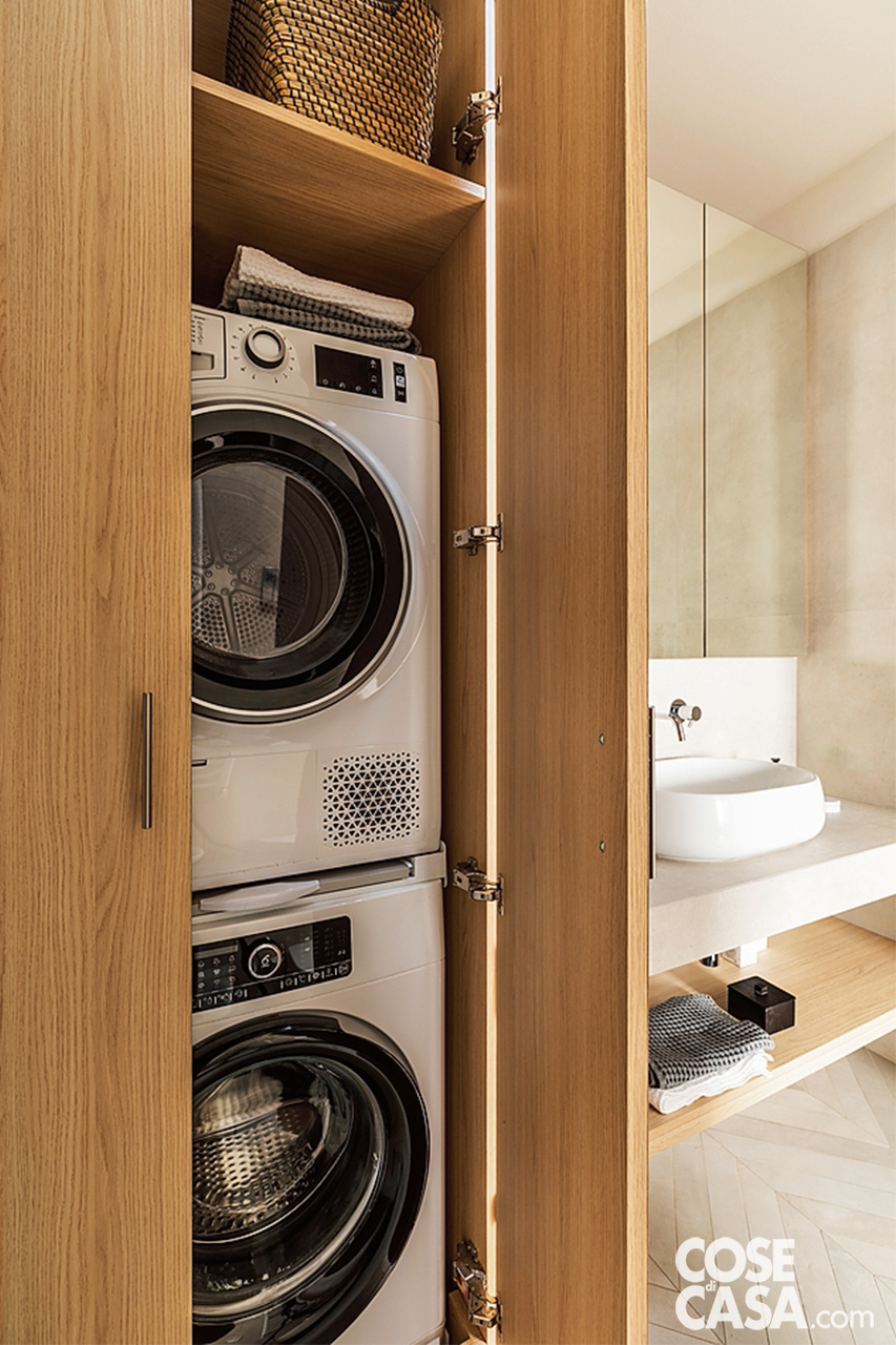 colonna lavanderia nel bagno