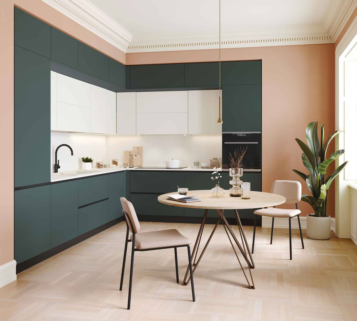 La cucina ad angolo Pratica 25 di La Casa Moderna si trasforma in un “segno grafico” a parete grazie alle ante in laccato opaco verde in contrasto con i pensili in PET seta bianchi. Il top in laminato candido completa la composizione. Misura L 340 x P 60 x H 280 cm. Prezzo a partire da 10.680 euro (kit elettrodomestici, cappa, lavello e miscelatore compresi; esclusi accessori e luci). www.lacasamoderna.it