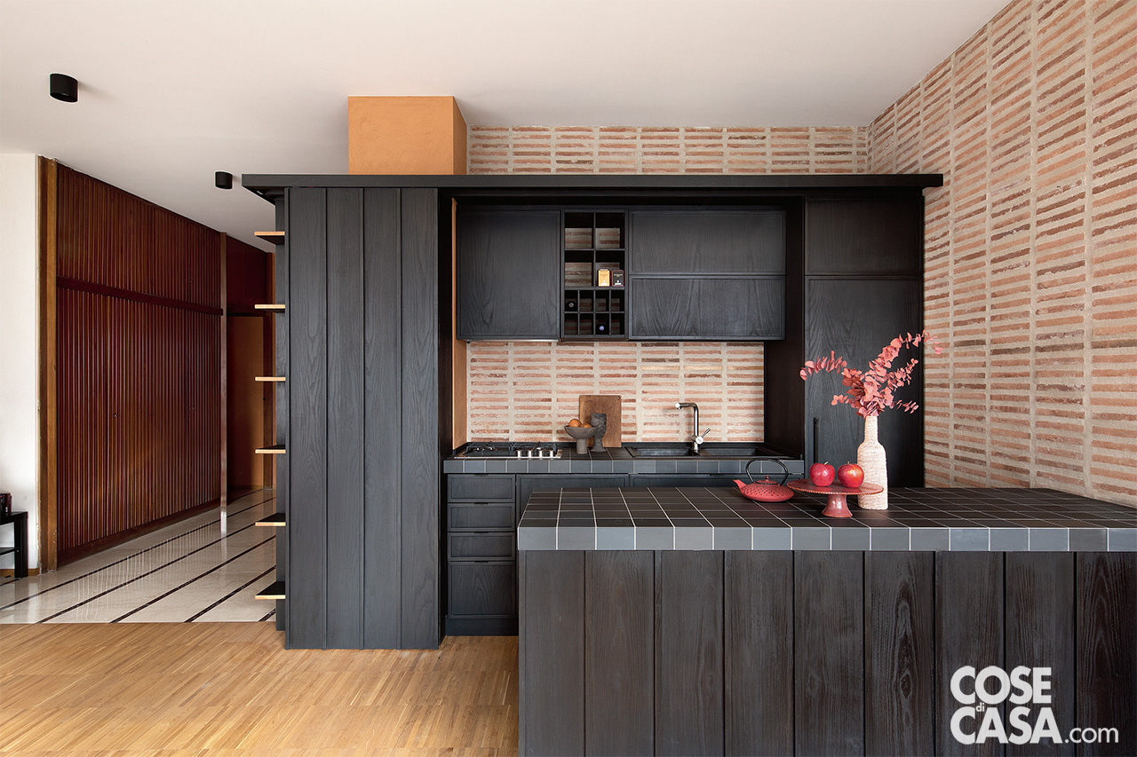 cucina in legno nera