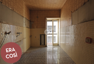 La stanza in precedenza occupata dalla cucina indipendente è diventata la seconda camera. Mentre la nuova zona cottura,
installata in un angolo del living, è a vista. La stanza in precedenza occupata dalla cucina indipendente è diventata la seconda camera. Mentre la nuova zona cottura,
installata in un angolo del living, è a vista.