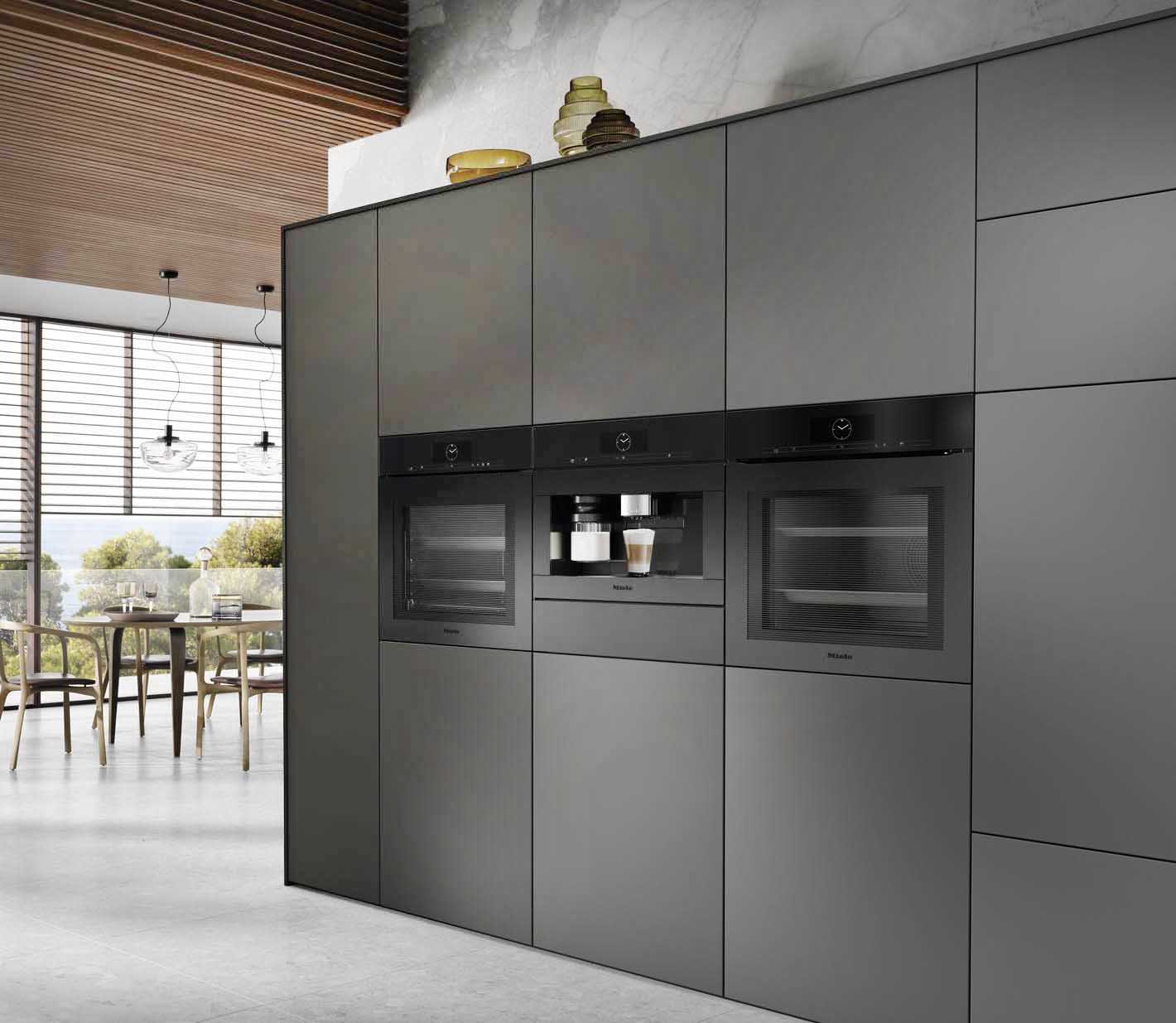 Combinazione salvaspazio con cottura tradizionale, a vapore e combinata per il massimo della flessibilità, il forno DGC 7860 HCX Pro 125 Gala Ed di Miele è dotato di numerosi programmi tra cui anche quello per friggere e ha sonda termometrica wireless per misurare la temperatura interna delle pietanze. Grazie al generatore di vapore esterno potente (3,3KW) e alla disposizione speciale dei due ugelli di vapore DualSteam, i tempi di riscaldamento e cottura sono rapidi e la distribuzione del vapore è uniforme per facilitare la preparazione delle pietanze. Prezzo 6.689 euro. www.miele.it Combinazione salvaspazio con cottura tradizionale, a vapore e combinata per il massimo della flessibilità, il forno DGC 7860 HCX Pro 125 Gala Ed di Miele è dotato di numerosi programmi tra cui anche quello per friggere e ha sonda termometrica wireless per misurare la temperatura interna delle pietanze. Grazie al generatore di vapore esterno potente (3,3KW) e alla disposizione speciale dei due ugelli di vapore DualSteam, i tempi di riscaldamento e cottura sono rapidi e la distribuzione del vapore è uniforme per facilitare la preparazione delle pietanze. Prezzo 6.689 euro. www.miele.it