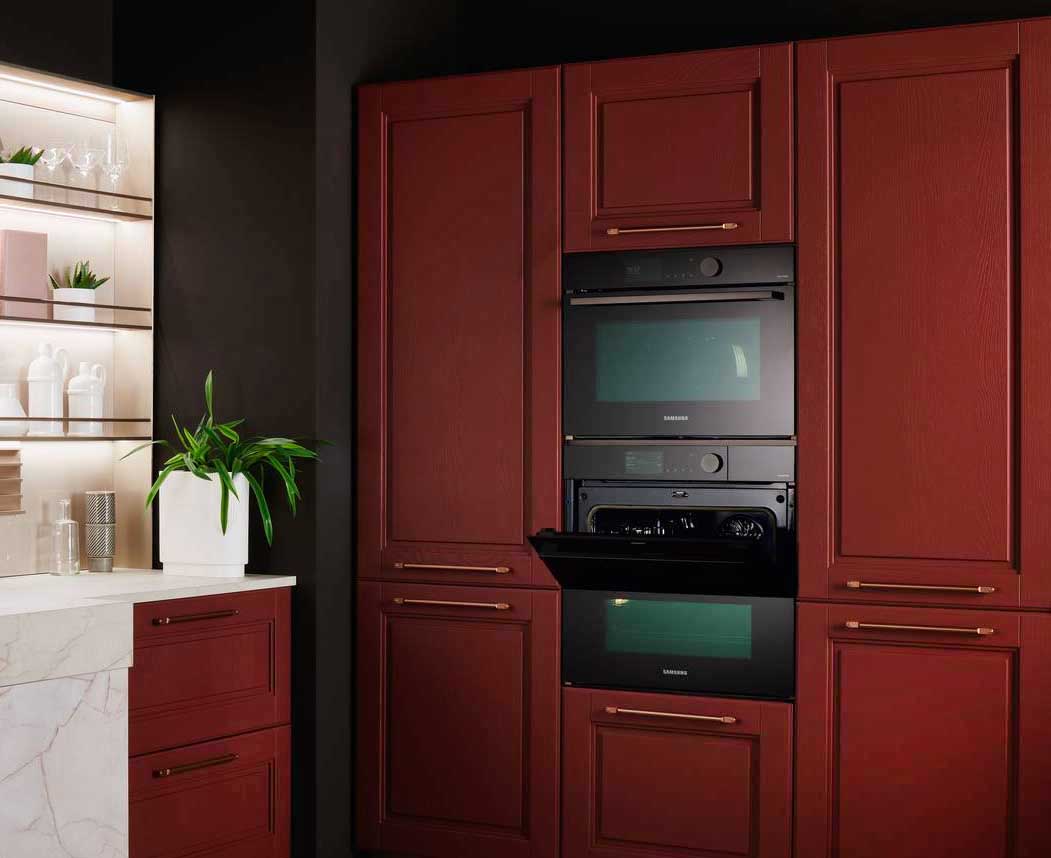 Grazie alla tecnologia Dual Cook Steam™ nel forno Dual Cook Flex Steam Serie 6 NVB6799JBK di Samsung è possibile preparare contemporaneamente piatti tradizionalmente e al vapore, o aggiungere il vapore durante la cottura per preservare l'umidità delle pietanze. Ha telecamera AI interna per riconoscere gli alimenti e suggerirne la migliore modalità. Con doppia porta, ha le zone di cottura superiore e inferiore di Dual Cook Flex™ che funzionano in modo indipendente. È in classe A+. Prezzo da 2.599 euro. www.samsung.com Grazie alla tecnologia Dual Cook Steam™ nel forno Dual Cook Flex Steam Serie 6 NVB6799JBK di Samsung è possibile preparare contemporaneamente piatti tradizionalmente e al vapore, o aggiungere il vapore durante la cottura per preservare l'umidità delle pietanze. Ha telecamera AI interna per riconoscere gli alimenti e suggerirne la migliore modalità. Con doppia porta, ha le zone di cottura superiore e inferiore di Dual Cook Flex™ che funzionano in modo indipendente. È in classe A+. Prezzo da 2.599 euro. www.samsung.com