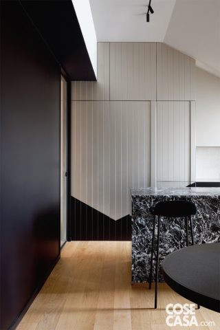 isola cucina in marmo bianco e nero