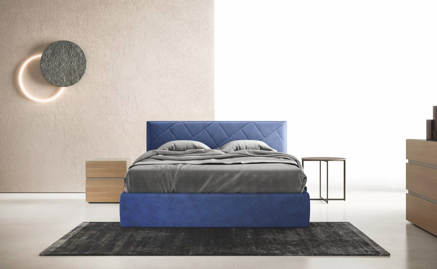 Una ricca imbottitura per il letto Icon di Zalf che ha la testata caratterizzata da un disegno particolare. È rivestito in tessuto in una raffinata  colorazione nei toni del blu. Misura L 175 x P 214 x H 92 cm. Prezzo a partire da 977 euro + Iva. www.zalf.com Una ricca imbottitura per il letto Icon di Zalf che ha la testata caratterizzata da un disegno particolare. È rivestito in tessuto in una raffinata  colorazione nei toni del blu. Misura L 175 x P 214 x H 92 cm. Prezzo a partire da 977 euro + Iva. www.zalf.com