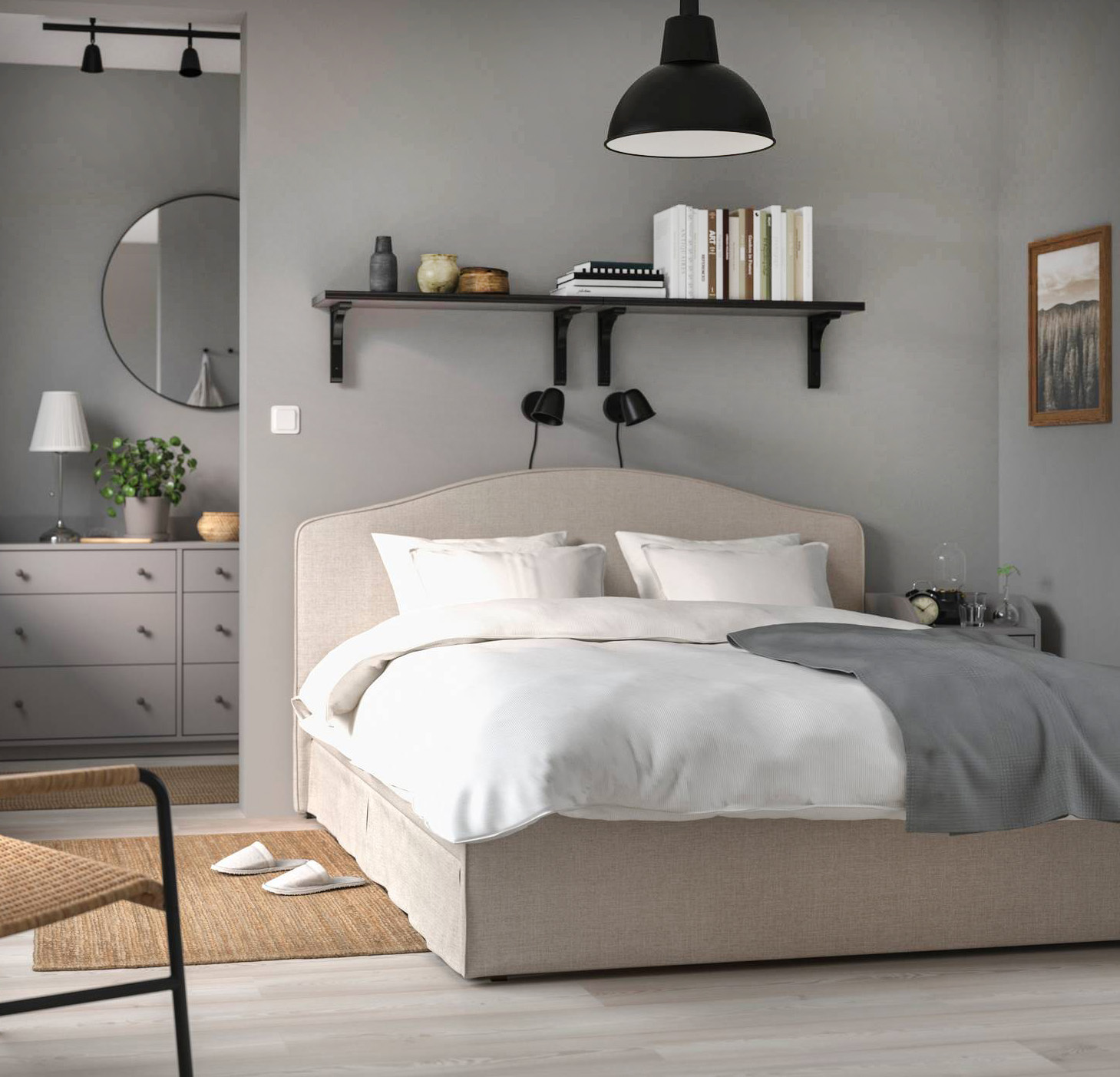 Trova posto anche in una camera piccola il letto RAMNEFJÄLL di Ikea Italia grazie alla sua profondità contenuta. La testata imbottita ha una forma classica ed è dotata di una fodera asportabile e lavabile in tessuto Kilanda beige chiaro. È dotata di base a doghe LURÖY. Misura L 174 x P 210 x H 100 cm. Prezzo 219 euro. www.ikea.com Trova posto anche in una camera piccola il letto RAMNEFJÄLL di Ikea Italia grazie alla sua profondità contenuta. La testata imbottita ha una forma classica ed è dotata di una fodera asportabile e lavabile in tessuto Kilanda beige chiaro. È dotata di base a doghe LURÖY. Misura L 174 x P 210 x H 100 cm. Prezzo 219 euro. www.ikea.com
