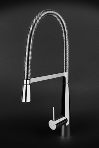 Ha doppio getto e doccetta estraibile con due funzioni il miscelatore monocomando per lavello cucina della collezione Moderni di Artis Rubinetterie. La canna ha forma tondeggiante e sinuosa. È possibile optare per la versione con corpo tondo o quadrato. È alto 42,5 cm. Prezzo del modello 28810C, Iva esclusa, 355 euro. www.artisitaly.com Ha doppio getto e doccetta estraibile con due funzioni il miscelatore monocomando per lavello cucina della collezione Moderni di Artis Rubinetterie. La canna ha forma tondeggiante e sinuosa. È possibile optare per la versione con corpo tondo o quadrato. È alto 42,5 cm. Prezzo del modello 28810C, Iva esclusa, 355 euro. www.artisitaly.com