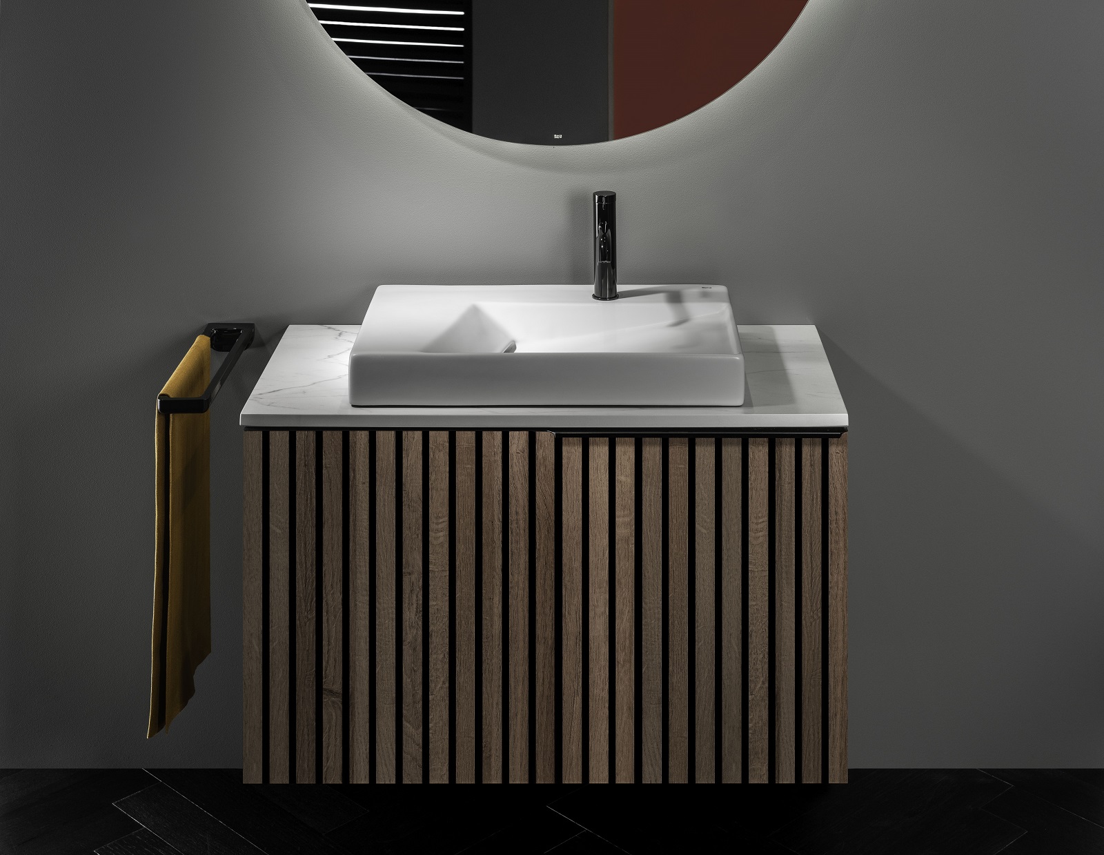Il mobile lavabo della composizione Horizon di Roca è in MDF con geometrie ritmate degli elementi in legno fresato. Caratterizzato dal design lineare delle doghe verticali e dalla forma squadrata, è disponibile in due larghezze. Prezzo, Iva esclusa e nella misura L 70 x P 49,4 x H 55,2 cm, 1.180 euro. www.roca.it Il mobile lavabo della composizione Horizon di Roca è in MDF con geometrie ritmate degli elementi in legno fresato. Caratterizzato dal design lineare delle doghe verticali e dalla forma squadrata, è disponibile in due larghezze. Prezzo, Iva esclusa e nella misura L 70 x P 49,4 x H 55,2 cm, 1.180 euro. www.roca.it
