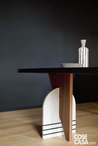 particolare gambe del tavolo ovale