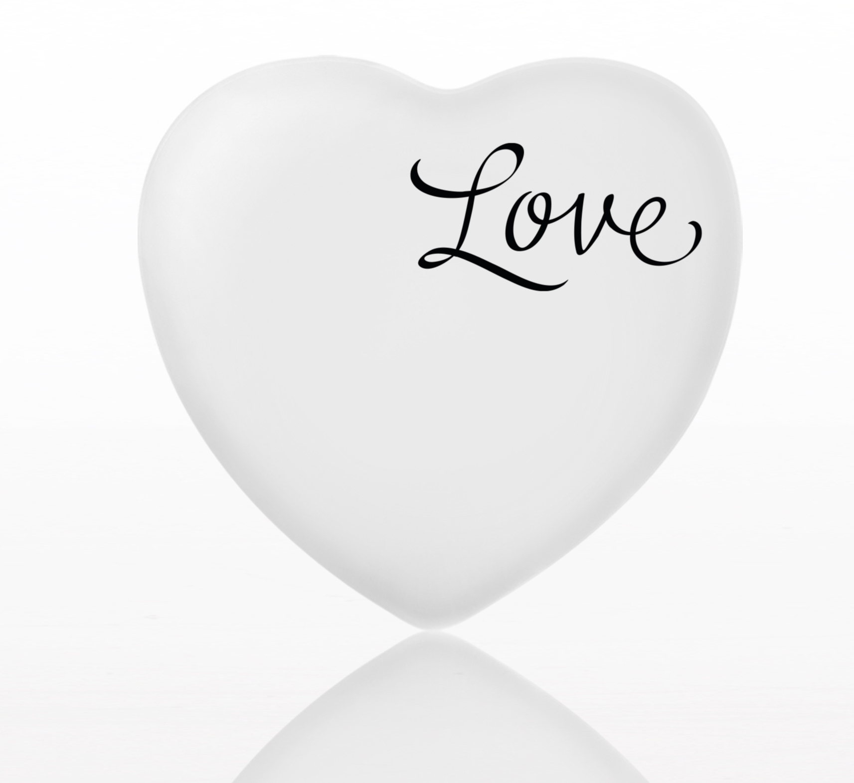Semplice ed elegante, la collezione Graffiti di Weissestal in porcellana bianca si compone di numerosi elementi, dai piatti a forma di cuore, ai piatti pizza fino alle mug e alle tazzine, decorati con frasi speciali e simpaticamente irriverenti che parlano d’amore con ironia e leggerezza. Per il piatto a forma di cuore prezzo 13,90 euro. www.weissestal.it Semplice ed elegante, la collezione Graffiti di Weissestal in porcellana bianca si compone di numerosi elementi, dai piatti a forma di cuore, ai piatti pizza fino alle mug e alle tazzine, decorati con frasi speciali e simpaticamente irriverenti che parlano d’amore con ironia e leggerezza. Per il piatto a forma di cuore prezzo 13,90 euro. www.weissestal.it