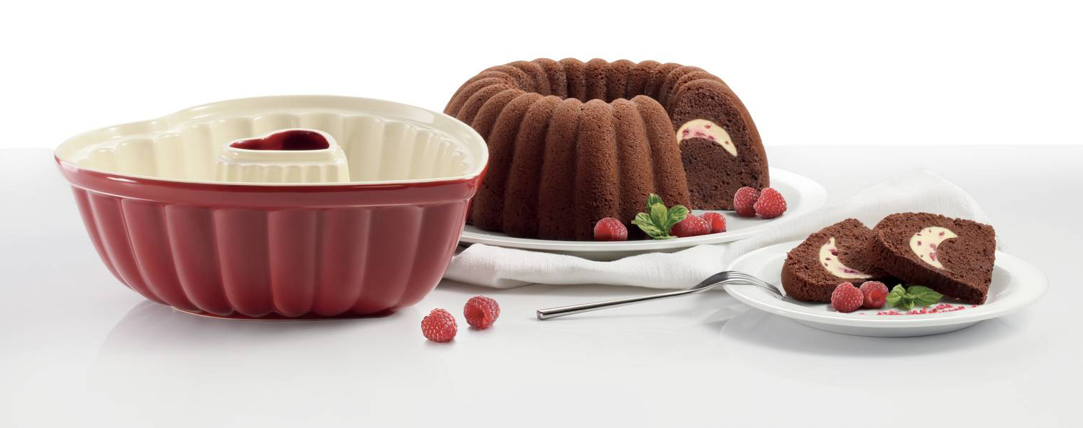 Ottimo per preparare una soffice e deliziosa ciambella fatta in casa, lo stampo a forma di cuore appartiene alla Linea Delicia di Tescoma. Adatto a tutti i tipi di forno, è fornito con un mini ricettario con le dosi per una ciambella tradizionale. Prezzo 49,90 euro. www.tescomaonline.com Ottimo per preparare una soffice e deliziosa ciambella fatta in casa, lo stampo a forma di cuore appartiene alla Linea Delicia di Tescoma. Adatto a tutti i tipi di forno, è fornito con un mini ricettario con le dosi per una ciambella tradizionale. Prezzo 49,90 euro. www.tescomaonline.com