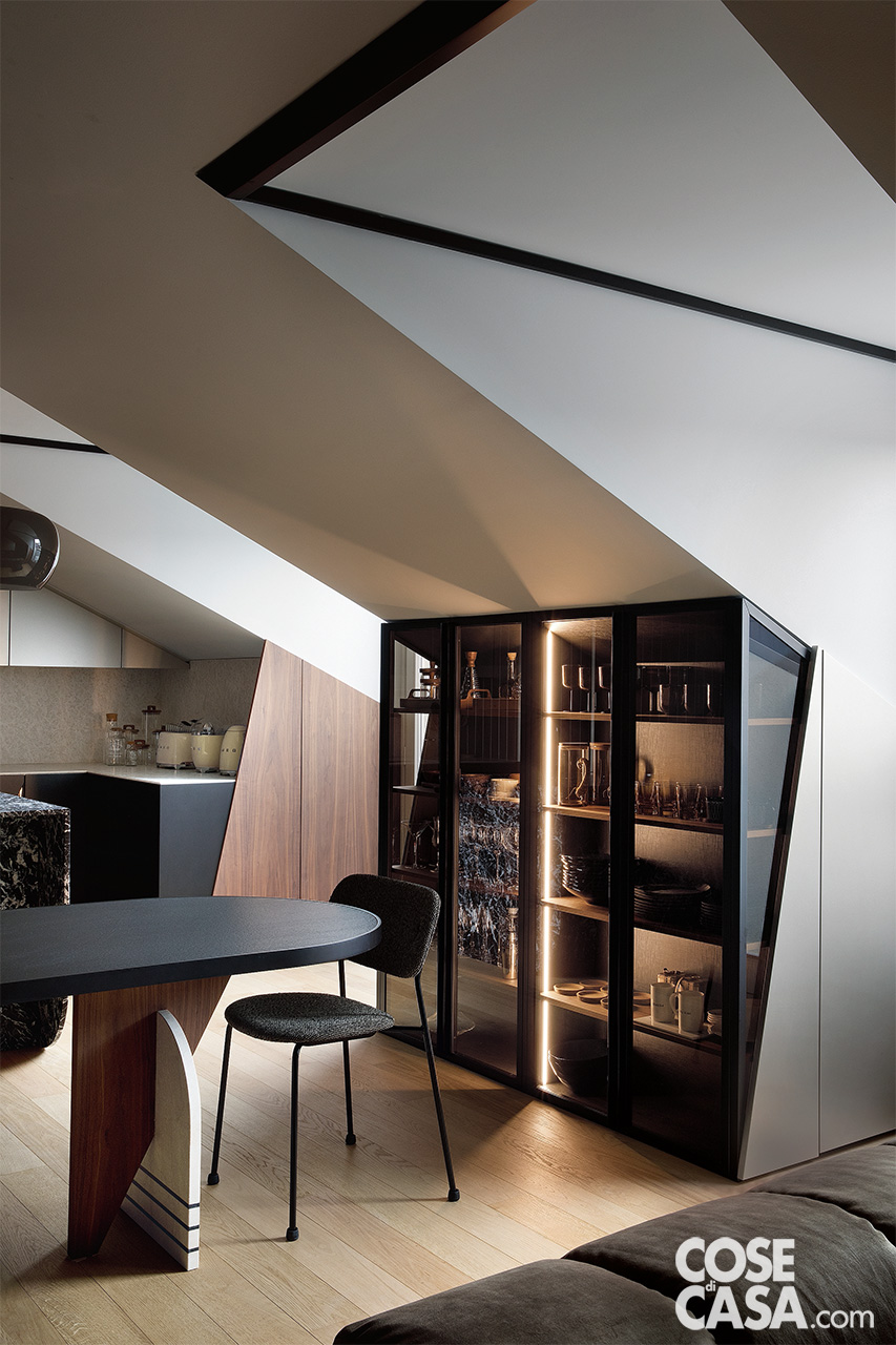 zona pranzo e mobile vetrinetta