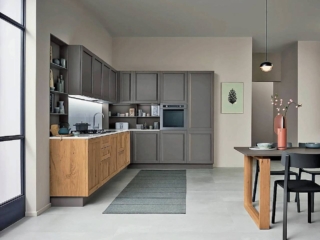Rétro contemporaneo: l'immagine testimonia la forza decorativa del grigio, capace di imprimere energia e rendere più interessante e attuale la cucina classica con ante in legno riquadrate (Milano di Veneta Cucine, www.venetacucine.com). Questa tonalità, con le sue sfumature eleganti, è stata scelta per gran parte della composizione e per le pareti, il pavimento e persino il tappeto, conferendo continuità e rendendo lo spazio sofisticato e confortevole. Rétro contemporaneo: l'immagine testimonia la forza decorativa del grigio, capace di imprimere energia e rendere più interessante e attuale la cucina classica con ante in legno riquadrate (Milano di Veneta Cucine, www.venetacucine.com). Questa tonalità, con le sue sfumature eleganti, è stata scelta per gran parte della composizione e per le pareti, il pavimento e persino il tappeto, conferendo continuità e rendendo lo spazio sofisticato e confortevole.