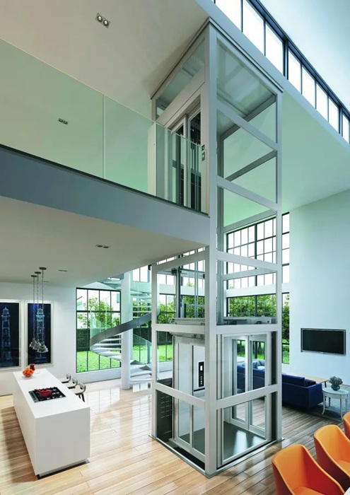 H300 di TK Home Solutions è un ascensore domestico che utilizza la tecnologia di sollevamento gearless, che lo rende silenzioso in ogni fase della movimentazione, assicurando una totale assenza di vibrazioni per un comfort completo. Inoltre è efficiente dal punto di vista energetico. Ha diversi sensori di sicurezza e, in caso di interruzione di corrente, continuerà a funzionare grazie ad una batteria, consentendo all'utente di raggiungere il piano terra in sicurezza. Diverse le configurazioni e la personalizzazione. www.tke-homesolutions.it H300 di TK Home Solutions è un ascensore domestico che utilizza la tecnologia di sollevamento gearless, che lo rende silenzioso in ogni fase della movimentazione, assicurando una totale assenza di vibrazioni per un comfort completo. Inoltre è efficiente dal punto di vista energetico. Ha diversi sensori di sicurezza e, in caso di interruzione di corrente, continuerà a funzionare grazie ad una batteria, consentendo all'utente di raggiungere il piano terra in sicurezza. Diverse le configurazioni e la personalizzazione. www.tke-homesolutions.it