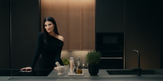 Laura Pausini per Scavolini campagna VIVIMI cucina