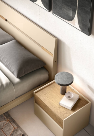 Z12, Camera Eclipse, dettaglio del comodino