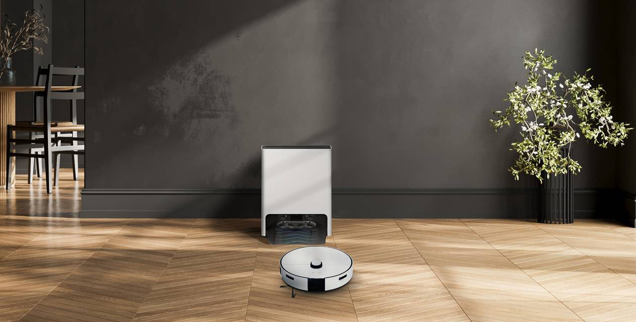 La Clean Station Steam+, inclusa con Jet Bot Combo™ AI VR7MD97714G/WA di Samsung automatizza lo svuotamento e la manutenzione, grazie al lavaggio dei panni con vapore e acqua a 100°C e alla loro sterilizzazione ad alta temperatura. Il robot identifica e pulisce i punti più sporchi e riconosce i tipi di tappeto scegliendo la modalità di aspirazione migliore ed evitando di bagnarli durante il lavaggio del pavimento. L'Active Stereo 3D Sensor scannerizza un'ampia area e permette di rilevare piccoli oggetti sul pavimento anche della grandezza di solo 1cm, evitando di dover spostare ogni cosa prima della pulizia del pavimento. La stazione base misura L 44,5 x P 48 x H 55 cm. Prezzo 1.199 euro. www.samsung.it La Clean Station Steam+, inclusa con Jet Bot Combo™ AI VR7MD97714G/WA di Samsung automatizza lo svuotamento e la manutenzione, grazie al lavaggio dei panni con vapore e acqua a 100°C e alla loro sterilizzazione ad alta temperatura. Il robot identifica e pulisce i punti più sporchi e riconosce i tipi di tappeto scegliendo la modalità di aspirazione migliore ed evitando di bagnarli durante il lavaggio del pavimento. L'Active Stereo 3D Sensor scannerizza un'ampia area e permette di rilevare piccoli oggetti sul pavimento anche della grandezza di solo 1cm, evitando di dover spostare ogni cosa prima della pulizia del pavimento. La stazione base misura L 44,5 x P 48 x H 55 cm. Prezzo 1.199 euro. www.samsung.it