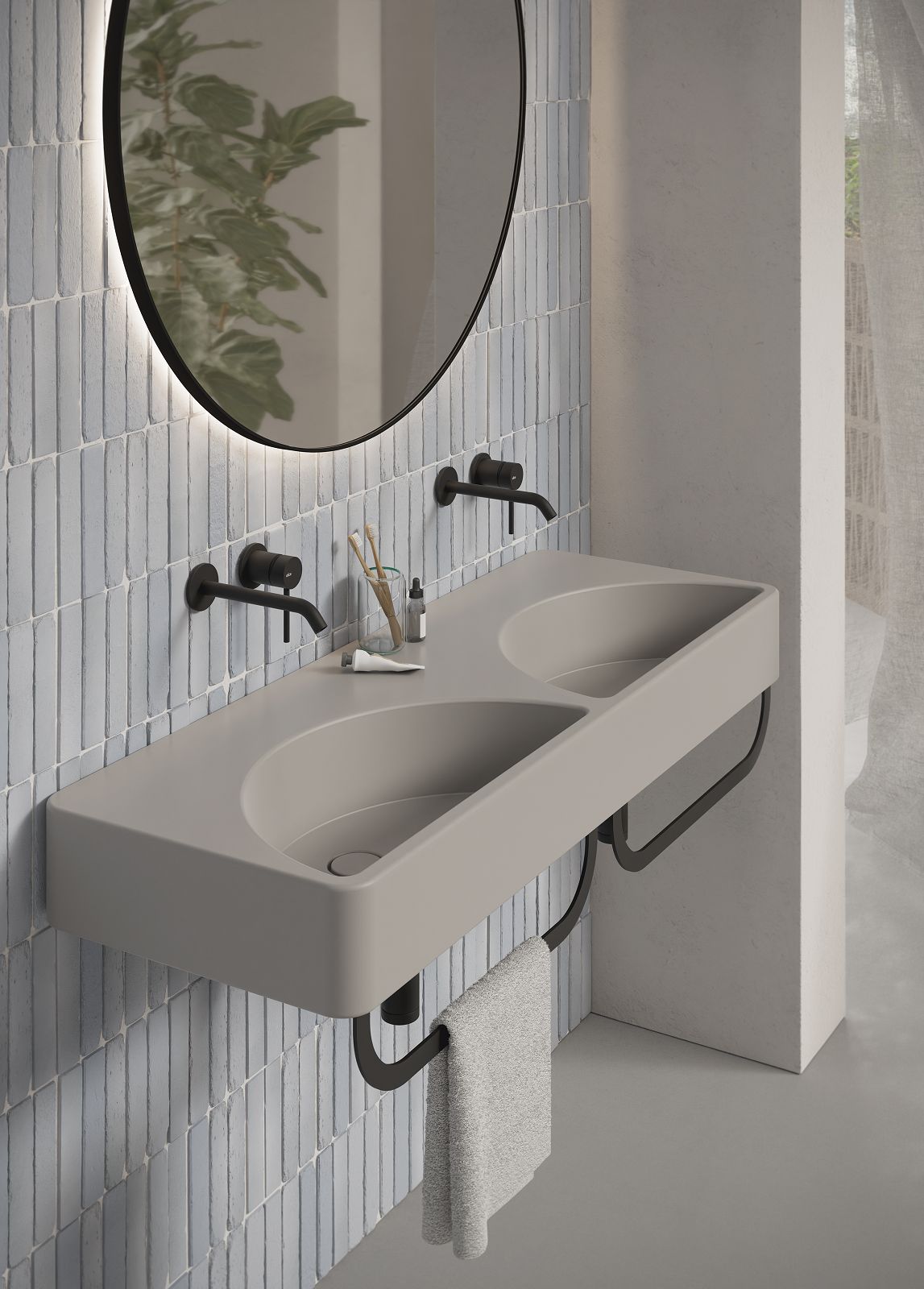 Il lavabo in ceramica Lunaris di Alice con doppia vasca semicircolare può essere da appoggio o sospeso. Senza foro per il rubinetto e senza troppopieno, è disponibile in svariate finiture, come quella grigio matt in foto. Misura L 121 x P 45 cm. Prezzo 855 euro. www.aliceceramica.com Il lavabo in ceramica Lunaris di Alice con doppia vasca semicircolare può essere da appoggio o sospeso. Senza foro per il rubinetto e senza troppopieno, è disponibile in svariate finiture, come quella grigio matt in foto. Misura L 121 x P 45 cm. Prezzo 855 euro. www.aliceceramica.com