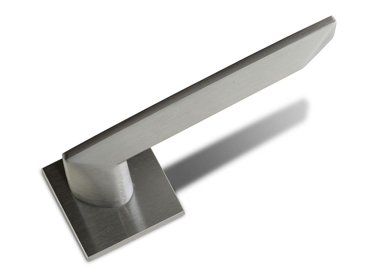 Blade, cromo satinato, design Brian Sironi Blade, cromo satinato, design Brian Sironi