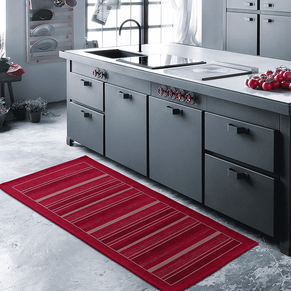 Un tocco di colore con il tappeto Style di Maresca caratterizzato da righe in gradazione nelle sfumature del rosso. È prodotto in Italia in morbida ciniglia con lavorazione jacquard; è disponibile in sei formati diversi. Misura L 55 x P 80 cm. Prezzo 18,99 euro. www.marescahome.com Un tocco di colore con il tappeto Style di Maresca caratterizzato da righe in gradazione nelle sfumature del rosso. È prodotto in Italia in morbida ciniglia con lavorazione jacquard; è disponibile in sei formati diversi. Misura L 55 x P 80 cm. Prezzo 18,99 euro. www.marescahome.com