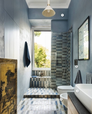 Bagno Progetto Studio 02A, Roma. Foto Paolo Fusco; Styling Studio Wolo ➊ Smalto naturale di Little Greene. www.littlegreene.com ➋ Piastrelle in cotto smaltato della collezione Terre Ossidate di Cotto Etrusco. www.cottoetrusco.it ➌ Lavabo
Shui e ➍ sanitari sospesi di Ceramica Cielo. www.ceramicacielo.it ➎ Placca wc Sigma 10 Round di Geberit. www.geberit.it