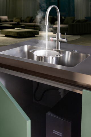 Franke con acqua calda in pentola Franke con acqua calda in pentola