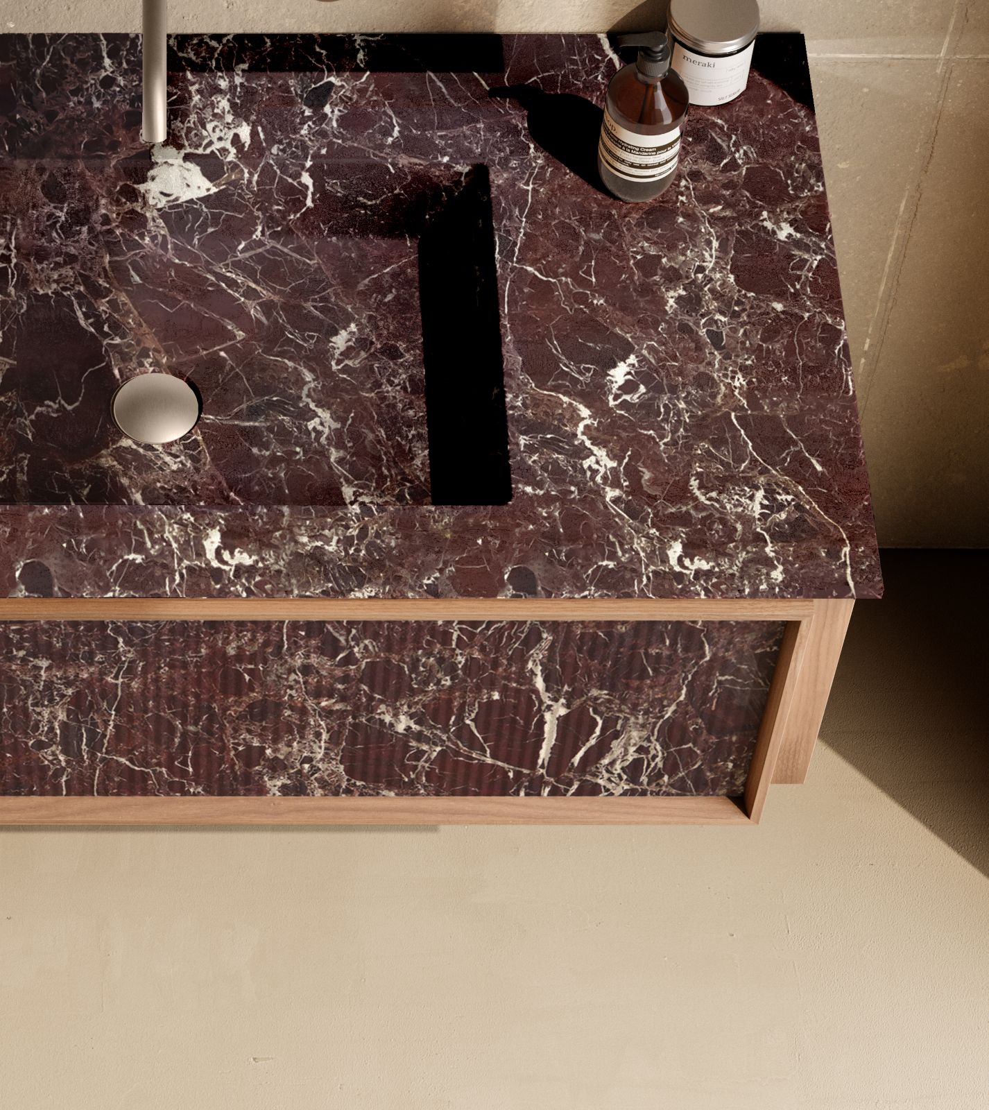 Il piano con vasca integrata e l’interno della cornice del frontale DES Evolution di Cerasa nella texture 3D sono realizzati con la resina Deckblend nella nuova finitura Rosso Levanto. Deckblend è una miscela di eco-malte monocomponenti all’acqua, con cariche di inerti naturali, stesa manualmente e abbinata a un trasferimento di pigmenti a base acrilica. Il risultato è una superficie materica, continua su tutti i lati, bordi compresi, che propone, nei colori e nella texture, la pietra o il marmo selezionati. Poi la superficie viene resa resistente e idrorepellente. Tutti i materiali utilizzati sono privi di sostanze tossiche o inquinanti. Il processo produttivo di Deckblend è completamente artigianale e quindi ogni pezzo è unico e non replicabile. www.cerasa.it  – Fuorisalone, Showroom La Salle De Bains di Cerasa – Via San Clemente 1, Milano Il piano con vasca integrata e l’interno della cornice del frontale DES Evolution di Cerasa nella texture 3D sono realizzati con la resina Deckblend nella nuova finitura Rosso Levanto. Deckblend è una miscela di eco-malte monocomponenti all’acqua, con cariche di inerti naturali, stesa manualmente e abbinata a un trasferimento di pigmenti a base acrilica. Il risultato è una superficie materica, continua su tutti i lati, bordi compresi, che propone, nei colori e nella texture, la pietra o il marmo selezionati. Poi la superficie viene resa resistente e idrorepellente. Tutti i materiali utilizzati sono privi di sostanze tossiche o inquinanti. Il processo produttivo di Deckblend è completamente artigianale e quindi ogni pezzo è unico e non replicabile. www.cerasa.it  – Fuorisalone, Showroom La Salle De Bains di Cerasa – Via San Clemente 1, Milano