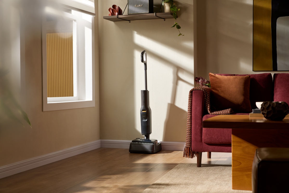 La serie F25 consente di pulire sporco umido e secco in una sola passata. La gamma ha una potenza di aspirazione performante pari a 20.000 Pa e il design FlatReach® 2.0, che permette di arrivare anche sotto i mobili bassi fino a 12,5 cm. Alla serie si aggiungono i modelli F25 (nell'immagine), F25 RT e F25 ACE. I modelli F25 ALT e F25 ACE offrono tecnologia SlideTech 2.0 per una manovrabilità ultra-fluida, mentre i modelli F25 e F25 ACE sono dotati del sistema intelligente DirTect® che regola l’intensità di pulizia necessaria durante il lavaggio. Roborock F25 RT è disponibile ad un prezzo consigliato di 299 euro (in offerta fino al 2 aprile a 249 euro), il modello F25 ad un prezzo di 399 euro (in promozione a 349 euro fino al 2 aprile), il modello F25 ACE a 549 euro, in offerta fino al 2 aprile ad un prezzo di 499 euro. La serie F25 consente di pulire sporco umido e secco in una sola passata. La gamma ha una potenza di aspirazione performante pari a 20.000 Pa e il design FlatReach® 2.0, che permette di arrivare anche sotto i mobili bassi fino a 12,5 cm. Alla serie si aggiungono i modelli F25 (nell'immagine), F25 RT e F25 ACE. I modelli F25 ALT e F25 ACE offrono tecnologia SlideTech 2.0 per una manovrabilità ultra-fluida, mentre i modelli F25 e F25 ACE sono dotati del sistema intelligente DirTect® che regola l’intensità di pulizia necessaria durante il lavaggio. Roborock F25 RT è disponibile ad un prezzo consigliato di 299 euro (in offerta fino al 2 aprile a 249 euro), il modello F25 ad un prezzo di 399 euro (in promozione a 349 euro fino al 2 aprile), il modello F25 ACE a 549 euro, in offerta fino al 2 aprile ad un prezzo di 499 euro.