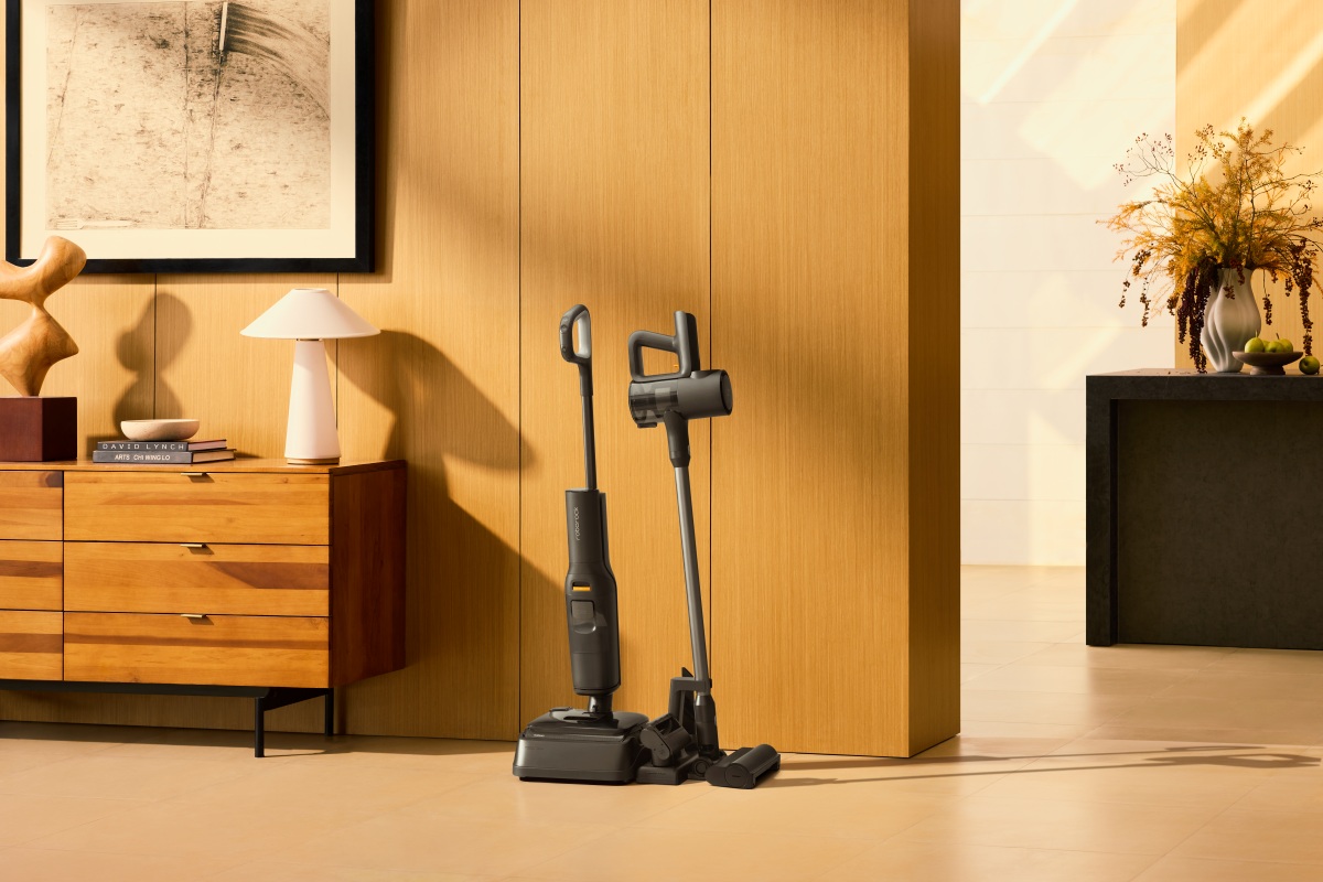 Alla serie F25 si aggiungono due dispositivi wet&dry ancora più avanzati: F25 Combo e F25 ACE Combo. Si avvalgono di un'unità di alimentazione compatibile con entrambi i modelli e di tre testina della spazzola intercambiabili per trasformare il dispositivo in un aspirapolvere per umido e secco, in un device senza fili solo per la polvere o in un dispositivo per il controllo degli acari. Roborock F25 Combo è disponibile al prezzo consigliato di 649,99 euro, mentre il modello F25 ACE Combo ha un prezzo di 749 euro, in offerta a 699 fino al 2 aprile. Alla serie F25 si aggiungono due dispositivi wet&dry ancora più avanzati: F25 Combo e F25 ACE Combo. Si avvalgono di un'unità di alimentazione compatibile con entrambi i modelli e di tre testina della spazzola intercambiabili per trasformare il dispositivo in un aspirapolvere per umido e secco, in un device senza fili solo per la polvere o in un dispositivo per il controllo degli acari. Roborock F25 Combo è disponibile al prezzo consigliato di 649,99 euro, mentre il modello F25 ACE Combo ha un prezzo di 749 euro, in offerta a 699 fino al 2 aprile.