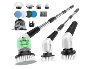 La spazzola elettrica rotante di Ykyi include 8 testine intercambiabili adatte per pulire bagno, cucina, vetri, auto, fughe e piastrelle. L'impugnatura estensibile da 30 a 110 cm consente di raggiungere ogni angolo senza piegarsi. Prezzo 39,99 euro. www.amazon.it
