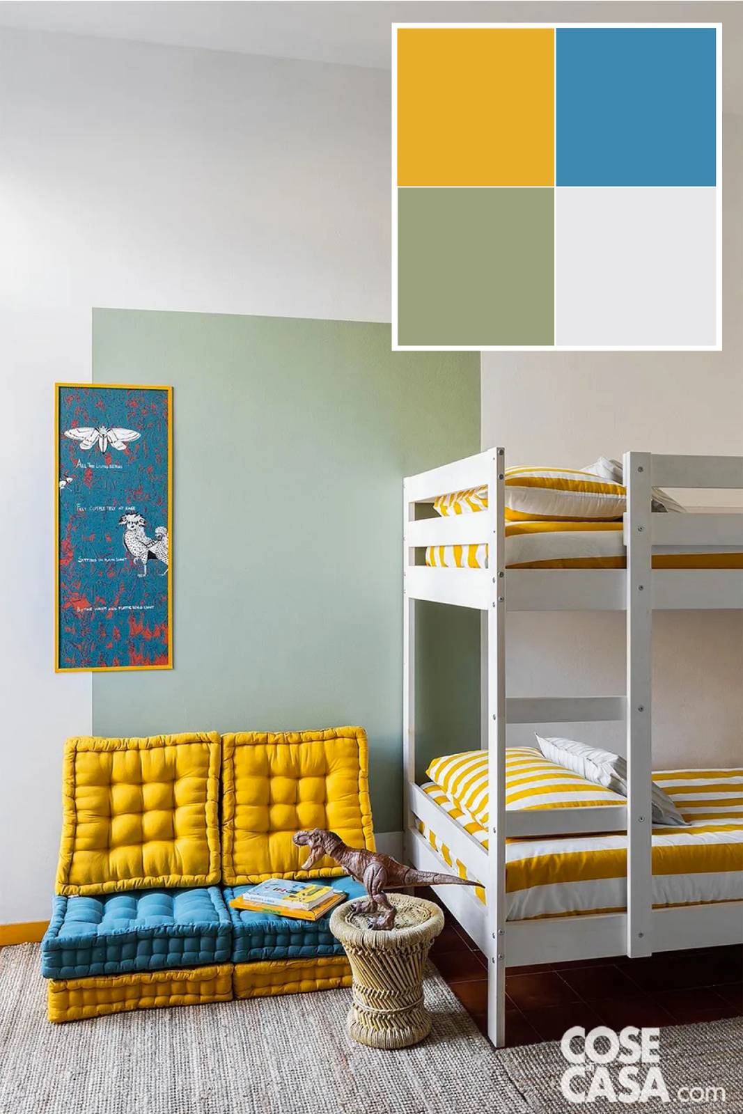 In questa stanza il giallo viene usato nella parte tessile: gialle sono infatti le righe dei copriletti dei letti a castello e gialli sono i cuscini trapuntati appoggiati direttamente sul pavimento a formare una seduta, con richiami dello stesso colore anche nello zoccolino alla base delle pareti e nella cornice del quadro. L'abbinamento è con il bianco della struttura del letto e della parete, fatto salvo il rettangolo verde che crea un motivo decorativo, e con il blu acceso dei cuscini e del quadro, il tutto a creare un effetto luminoso e divertente. Foto: Alessandra Ianniello. Styling: Marilù Benini. Progetto d’interior: Officina Interior, Ig: @officina.interior.