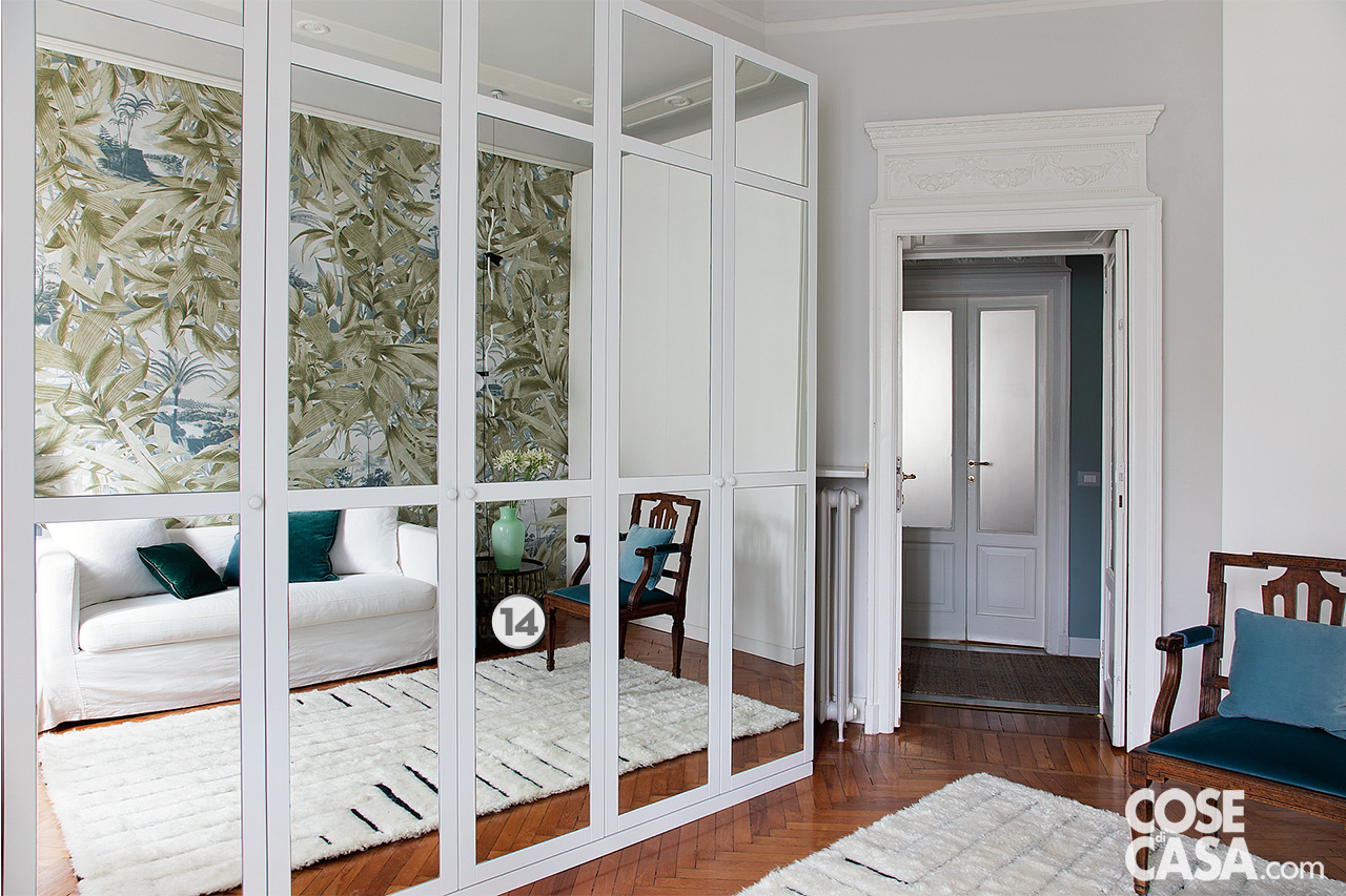 armadio con ante a specchio