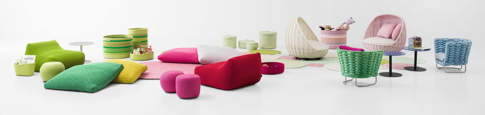 È dedicata ai più piccoli la Kids Collection di Paola Lenti composta da elementi di arredo rivisitati nelle dimensioni rispetto ai modelli originali e coloratissimi che si trasformano in giochi divertenti. Ne fanno parte poltroncine, tavolini, pouf, cesti e tappeti, tutti realizzati con materiali riciclati, riciclabili e biodegradabili con lavorazioni non dannose per la salute. https://www.paolalenti.it - Fuorisalone, Paola Lenti showroom – Via Giovanni Bovio 28, Milano.