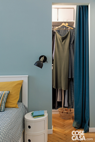 cabina armadio parete dietro al letto