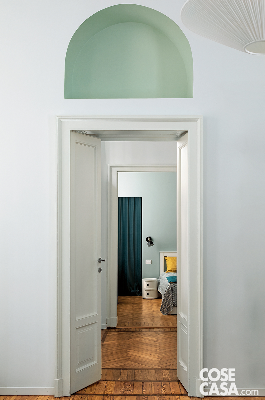 corridoio porta con arco