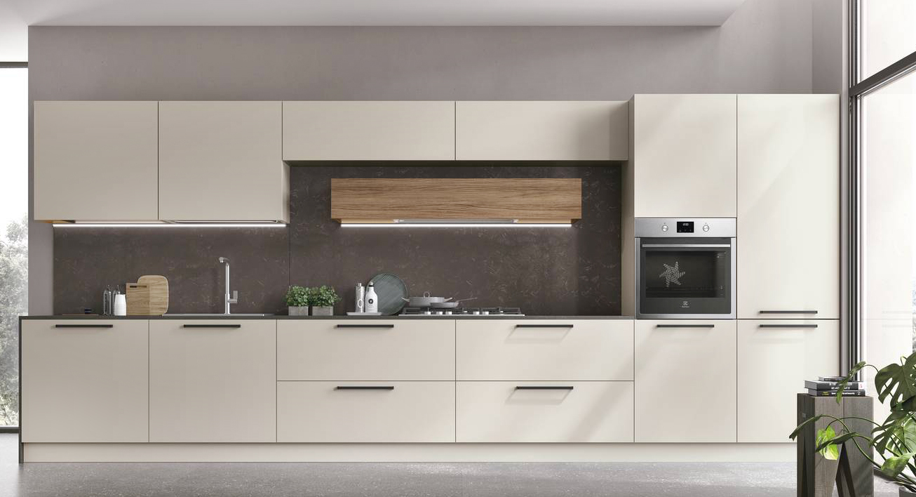 Una raffinata colorazione beige chiaro per le ante in Pet Cachemere opaco della cucina Infinity di Stosa Cucine che si sviluppa linearmente lungo la parete. Le maniglie Plate in nero opaco si trasformano in un segno grafico che scandisce la superficie. Al centro, trova posto la cappa Trave che sembra un pensile. Un modulo base da 60 cm, prezzo a partire da 161 euro + Iva. www.stosacucine.com Una raffinata colorazione beige chiaro per le ante in Pet Cachemere opaco della cucina Infinity di Stosa Cucine che si sviluppa linearmente lungo la parete. Le maniglie Plate in nero opaco si trasformano in un segno grafico che scandisce la superficie. Al centro, trova posto la cappa Trave che sembra un pensile. Un modulo base da 60 cm, prezzo a partire da 161 euro + Iva. www.stosacucine.com