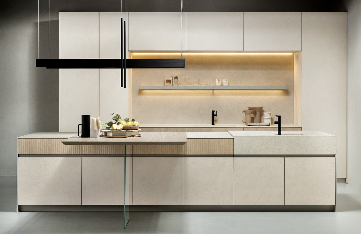 Le ante delle basi e delle colonne della cucina Lain Pro Up di Euromobil nella finitura TSS Opus Calce danno vita ad una composizione raffinata e luminosa. Il piano di lavoro, con un forte spessore, è realizzato in gres Laminam Terra di Matera ed è dotato di lavello integrato. Il piano snack in appoggio sul top dell'isola è impiallacciato rovere sabbiato Naturale e ha la gamba in vetro temperato extrachiaro trasparente. Prezzo su richiesta. https://www.euromobil.com Le ante delle basi e delle colonne della cucina Lain Pro Up di Euromobil nella finitura TSS Opus Calce danno vita ad una composizione raffinata e luminosa. Il piano di lavoro, con un forte spessore, è realizzato in gres Laminam Terra di Matera ed è dotato di lavello integrato. Il piano snack in appoggio sul top dell'isola è impiallacciato rovere sabbiato Naturale e ha la gamba in vetro temperato extrachiaro trasparente. Prezzo su richiesta. https://www.euromobil.com