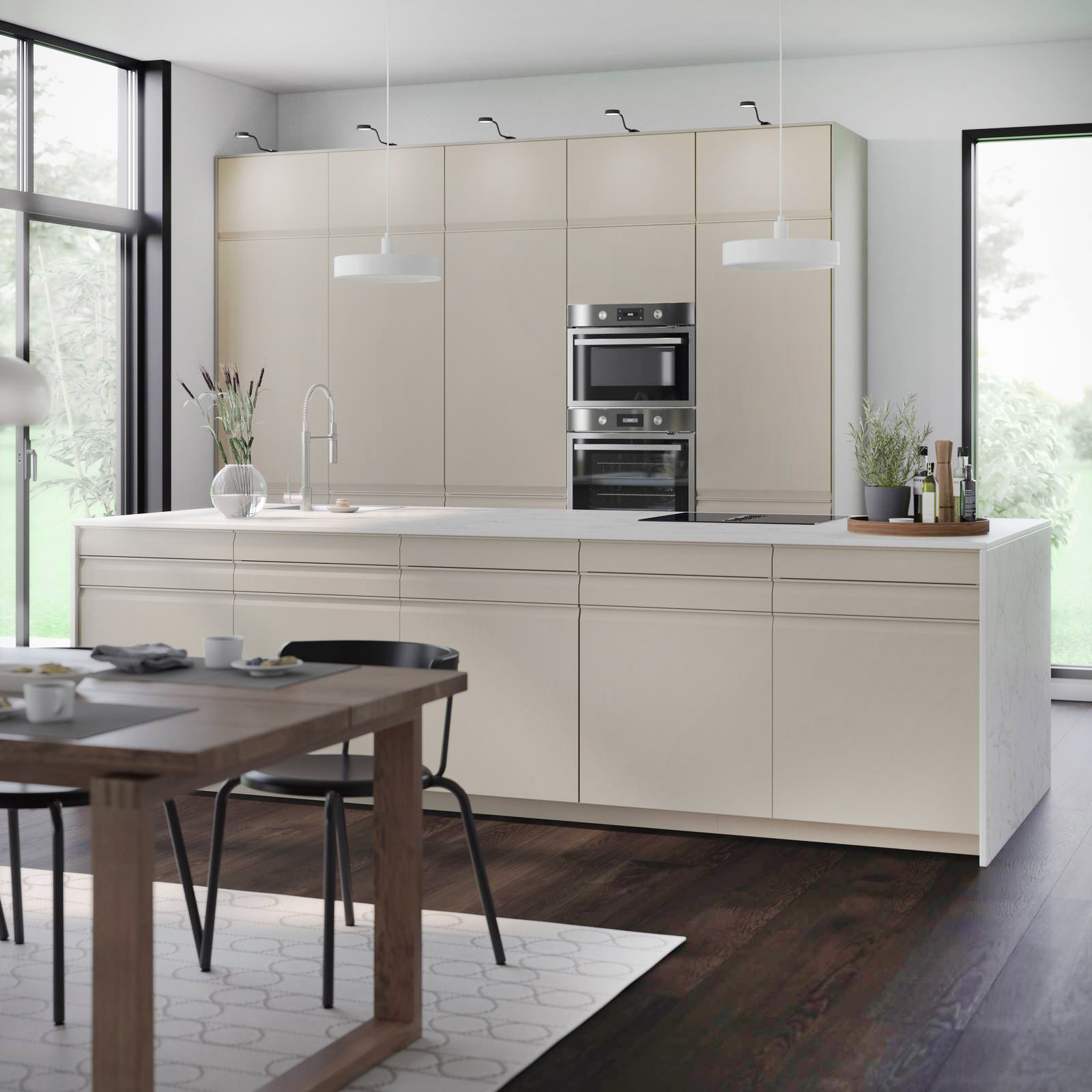 Beige opaco per le ante Upplov della cucina di Ikea Italia che si articola in un'isola, attrezzata con lavello e fuochi, e in una grande armadiatura composta da colonne. La maniglia in alluminio beige perfettamente integrata crea un effetto grafico e moderno sull'anta. Una anta Upplov misura L 60 x H 80 cm, prezzo 63 euro. www.ikea.com Beige opaco per le ante Upplov della cucina di Ikea Italia che si articola in un'isola, attrezzata con lavello e fuochi, e in una grande armadiatura composta da colonne. La maniglia in alluminio beige perfettamente integrata crea un effetto grafico e moderno sull'anta. Una anta Upplov misura L 60 x H 80 cm, prezzo 63 euro. www.ikea.com