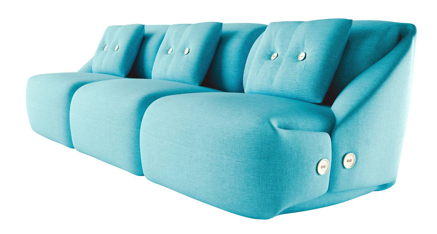 Il divano Melville di Ditre viene reinterpretato in quattro nuove varianti cromatiche, ma mantiene la lavorazione artigianale e i dettagli curati che lo caratterizzano come i lembi ripiegati dello schienale e della seduta che ricordano l'abbottonatura di un colletto. È rivestito in pregiato cotone Sea Island nella intensa colorazione Caribbean Turquoise che lo trasforma nel protagonista indiscusso del soggiorno. https://www.ditreitalia.com/it - Salone del mobile 2025, padiglione 18, Stand C20/C22. Il divano Melville di Ditre viene reinterpretato in quattro nuove varianti cromatiche, ma mantiene la lavorazione artigianale e i dettagli curati che lo caratterizzano come i lembi ripiegati dello schienale e della seduta che ricordano l'abbottonatura di un colletto. È rivestito in pregiato cotone Sea Island nella intensa colorazione Caribbean Turquoise che lo trasforma nel protagonista indiscusso del soggiorno. https://www.ditreitalia.com/it - Salone del mobile 2025, padiglione 18, Stand C20/C22.