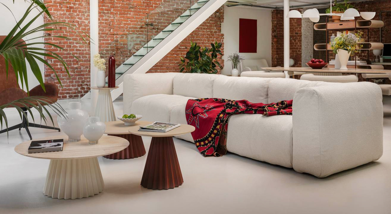 Il divano modulare Yak di Midj è realizzato con materiali riciclabili ed è costruito senza l'utilizzo di viti per poter essere riorganizzato rapidamente in base alle esigenze del momento. La struttura è progettata per ambienti indoor e outdoor; i cuscini sono sfoderabili. https://www.midj.com – Salone del mobile 2025, padiglione 18, Stand E23/F20. Il divano modulare Yak di Midj è realizzato con materiali riciclabili ed è costruito senza l'utilizzo di viti per poter essere riorganizzato rapidamente in base alle esigenze del momento. La struttura è progettata per ambienti indoor e outdoor; i cuscini sono sfoderabili. https://www.midj.com – Salone del mobile 2025, padiglione 18, Stand E23/F20.