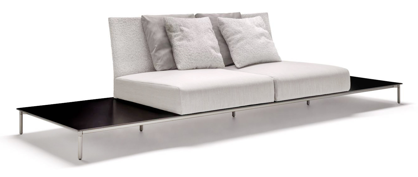 Il divano outdoor Balestro24 di Living Divani ha lo schienale riccamente imbottito che lo rende estremamente confortevole e accogliente. https://livingdivani.it - Salone del mobile 2025, padiglione 11, stand C15/D16. Il divano outdoor Balestro24 di Living Divani ha lo schienale riccamente imbottito che lo rende estremamente confortevole e accogliente. https://livingdivani.it - Salone del mobile 2025, padiglione 11, stand C15/D16.