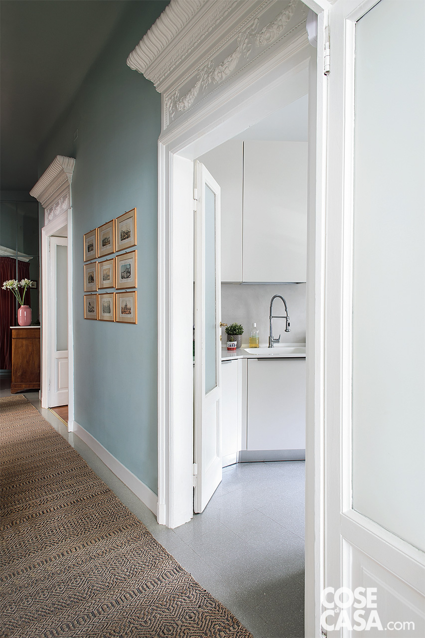 ingresso cucina da corridoio azzurro